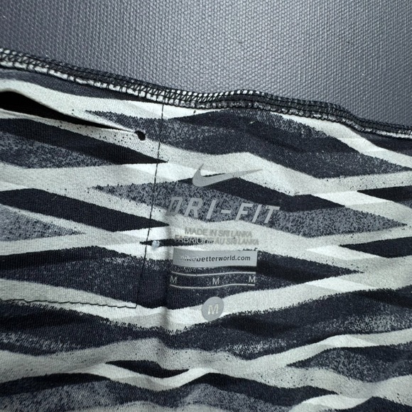 Nike Dri-Fit Capri Leggings Women's Medium Black White Zebra Print Stretch Gym - Picture 2 of 10